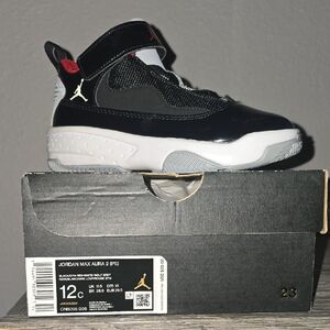 Jordan Max Aura 2 Black and Red Sneakers